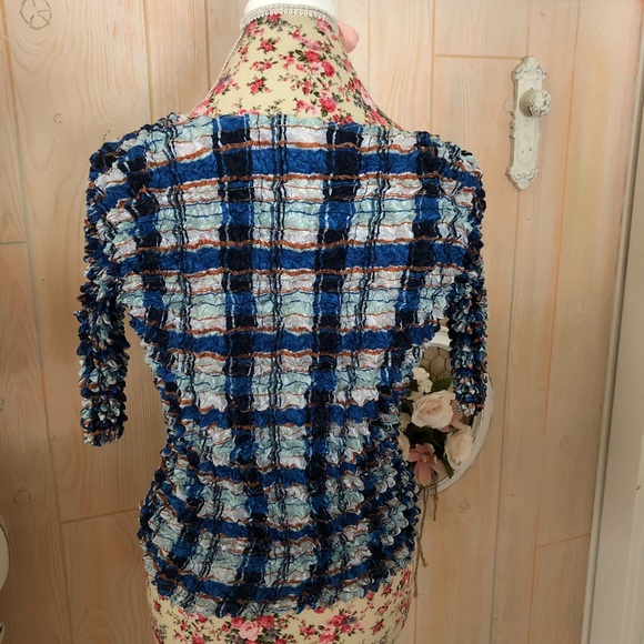 Top - Picture 2 of 3